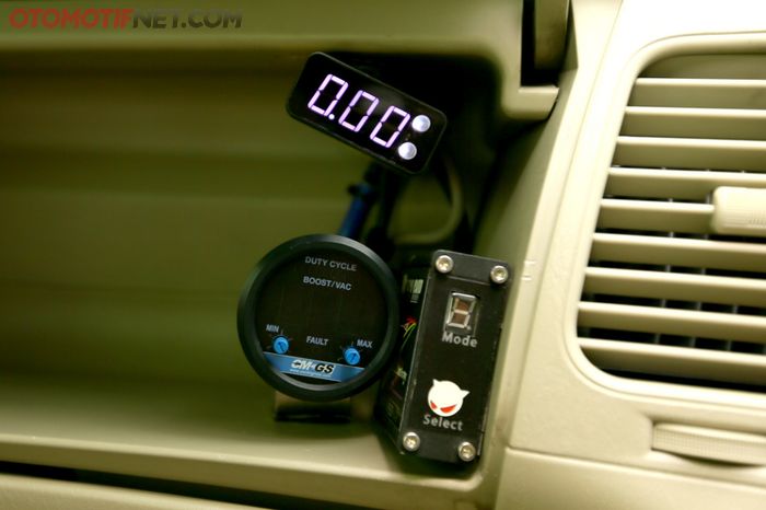 Kontrol pengapian dan bahan bakar Toyota Kijang Innova 2.5 V A/T 2013 pakai Dastek