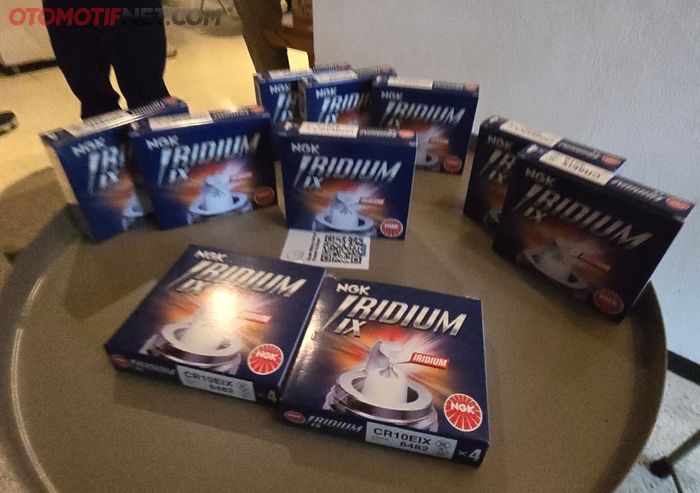 Ilustrasi. Busi NGK Iridium IX yang bisa didapatkan di Bengkel Juara