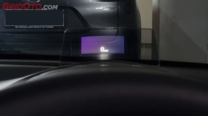 Active Driving Display pada Mazda2 Sedan.