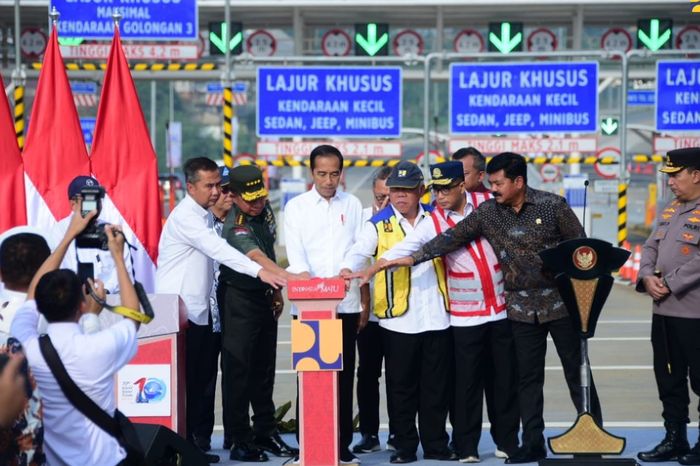 Presiden Jokowi dan sejumlah Menteri meresmikan Jalan Tol Pamulang-Cinere-Raya Bogor, Senin (8/1/2024).