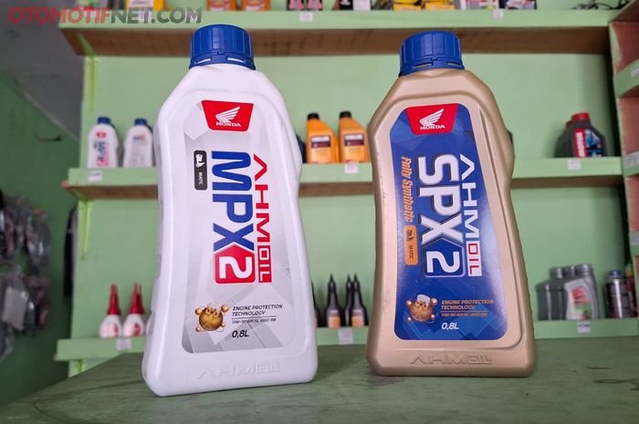 AHM Oil MPX2 10w-30 Kemasan o,8 liter sekarang Rp 54 ribu, sedangkan AHM Oil SPX2 10W-30 kemasan 0,8 liter Rp 63 ribu, usia pemakaian yang disarankan 2.000 Km