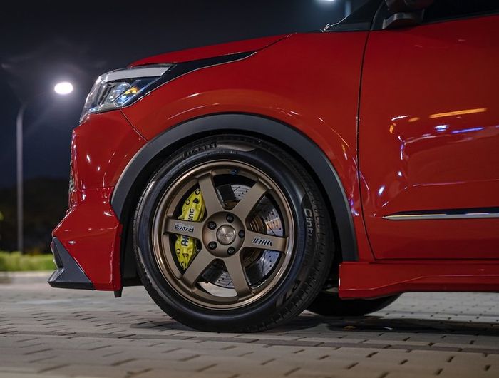 Modifikasi Toyota Raize pakai pelek Volk Racing TE37 ukuran 18 inci