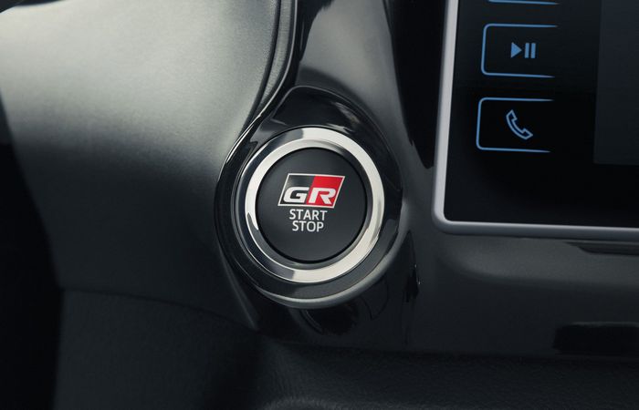 Tombol start/stop dengan tulisan GR 