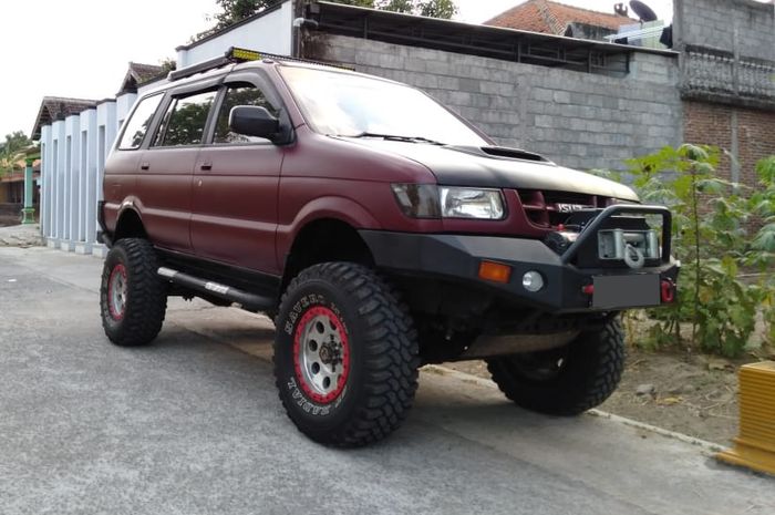 Modifikasi Isuzu Phanter bergaya bigfoot