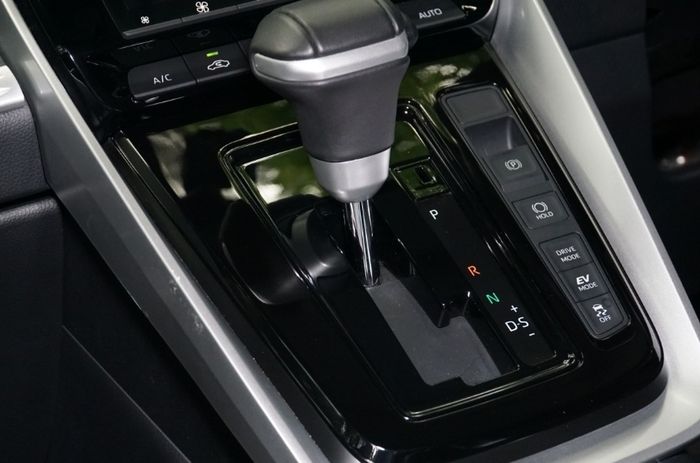 Transmisi e-CVT di Toyota Kijang Innova Zenix Hybrid yang dijual di Indonesia