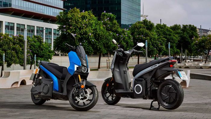 Tampak depan dan belakang motor listrik Seat Mo 