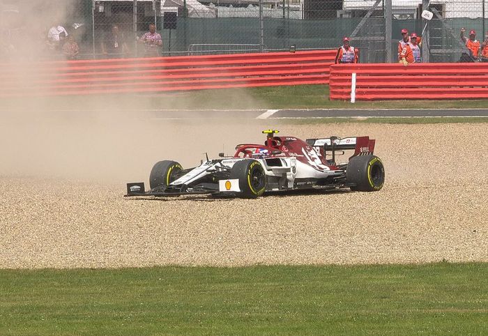 Safety Car keluar usai mobil Antonio Giovinazzi (Alfa Romeo) keluar lintasan pada lap ke-20