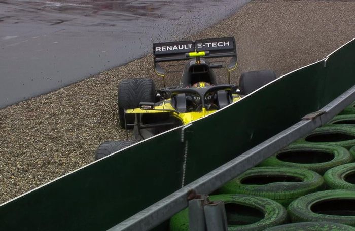 Safety Car keluar lagi pada lap ke-40 usai Nico Hulkenberg (Renault) crash di tikungan terakhir