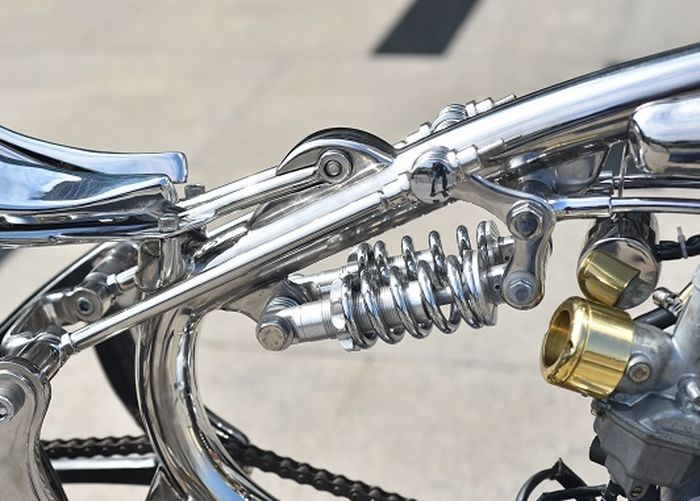 Suspensi belakang pakai link layaknya uni-track