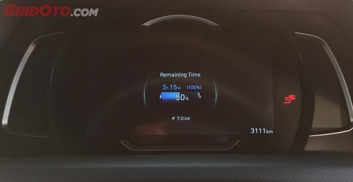 Dengan daya 7kW Hyundai Ionic butuh waktu 3 jam 15 menit untuk isi 50 persen baterai