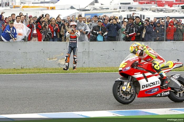 Insiden Casey Stoner dan Valentino Rossi di MotoGP Spanyol 2011