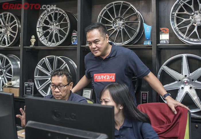 Wibowo Santoso (Berdiri)