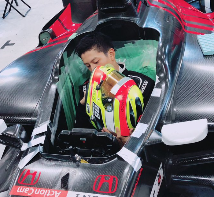 Mantan pembalap F1 Rio Haryanto belum lama ingi menjalani tes mobil Super Formula di sirkuit Suzuka, Jepang