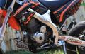Enggak  Disarankan Pasang Cover Rangka Kawasaki KLX 150, Ini Alasannya
