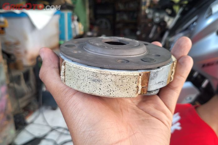 Ilustrasi kampas ganda motor matic