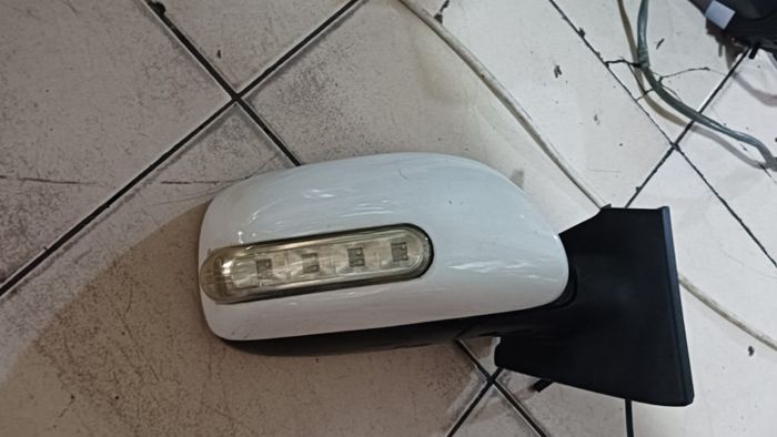 Harga spion bagian kanan selalu lebih mahal 