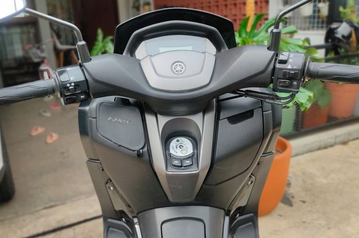 Konsol tengah jadi tambah rapi dan aman dengan pakai tutup laci tambahan