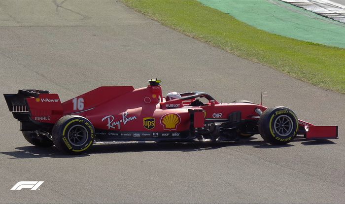 Tapi, setelah mencatatkan waktu tercepat, Charles Leclerc melintir saat memasuki tikungan keempat