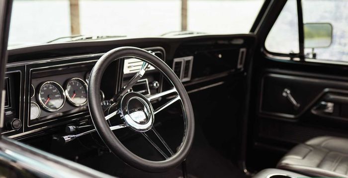 Nuansa klasik pada kabin Ford Bronco masih dipertahankan