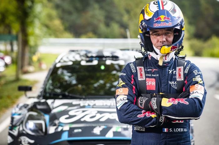 Sebastien Loeb saat menguji mobil reli hybrid Ford Puma Rally1 di bulan Desember 2021
