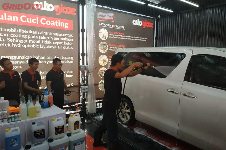 Pakai Teknologi Touchless Cuci Mobil Di Pertamina Bright Wash