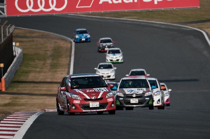 Alinka Hardianti melesat di final race kelas The Netz Cup Vitz Race