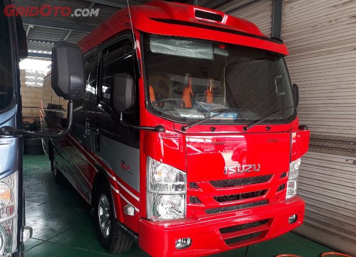 Mikro bus yang dijual di showroom Glourious Mitra Abadi (GMA)