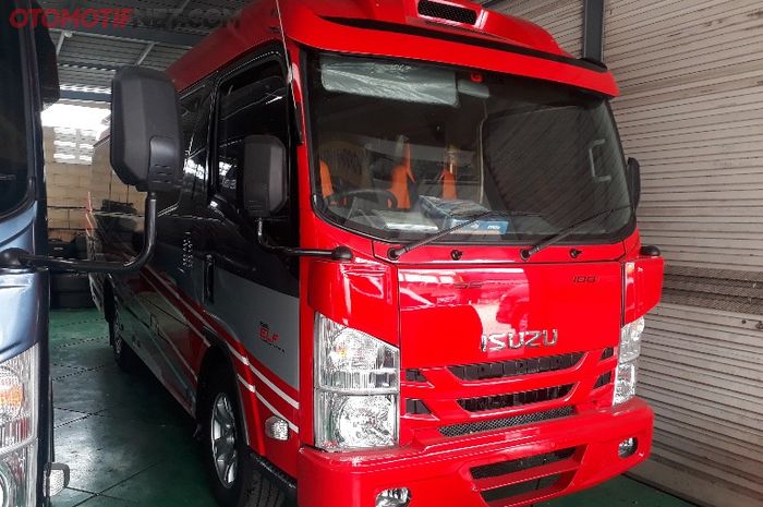 Mikro bus yang dijual di showroom Glourious Mitra Abadi (GMA)