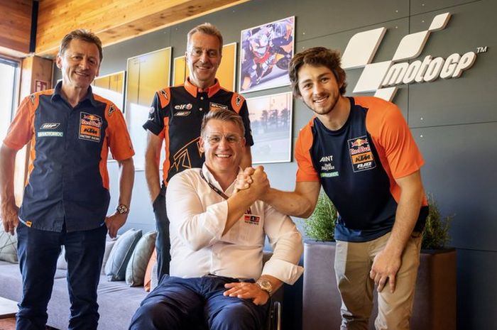 Remy Gardner (paling kanan) naik ke MotoGP untuk 2022. Gabung dengan tim Tech3