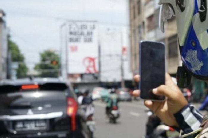 Ilustrasi tilang elektronik (ETLE)