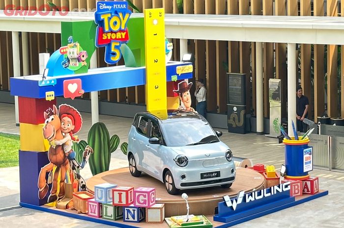Wuling Ev bersanding lucu dengan Toy Story 5