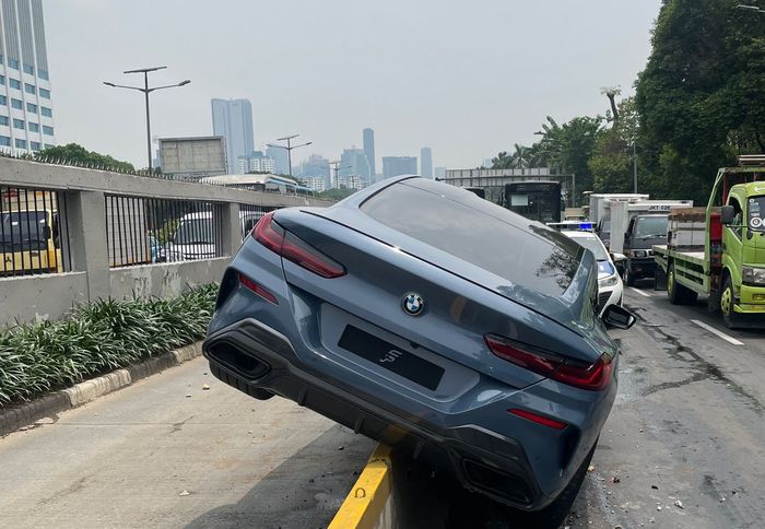 Kecelakaan bmw 8 series