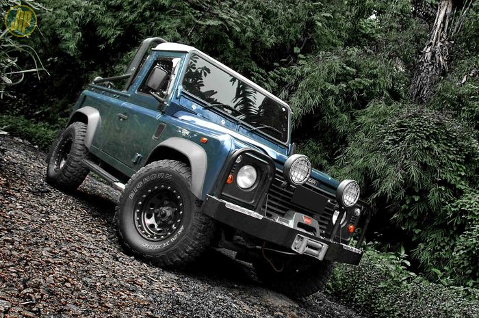 Land Rover Defender 90