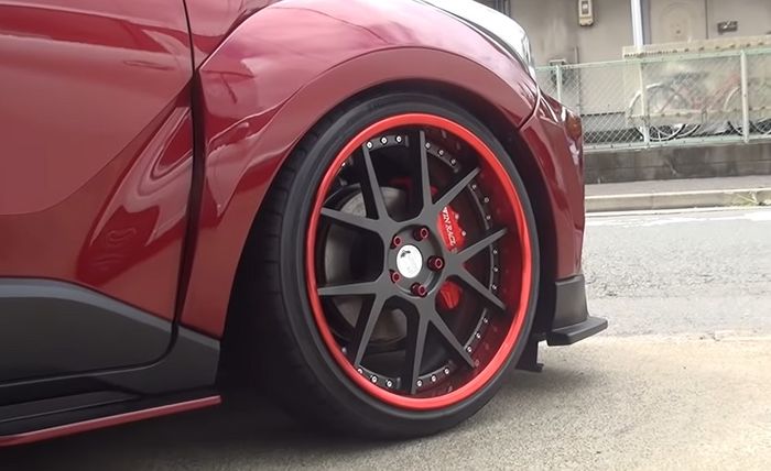 Modifikasi Toyota C-HR pasang pelek Leon Hardirrit model Y-Spoke