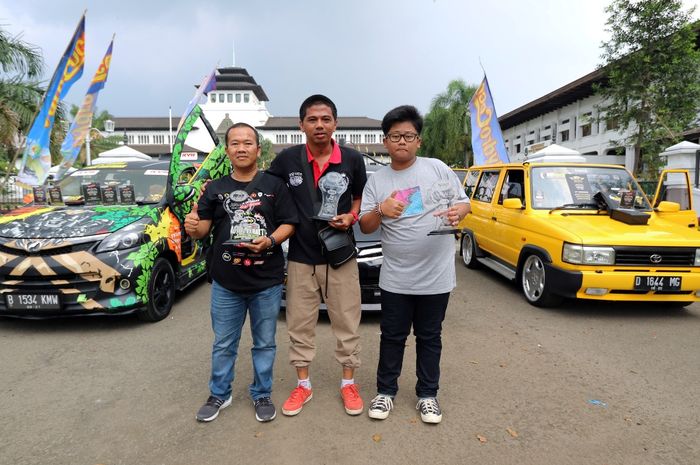 Pemenang MBtech Award 2018 seri Bandung. Dari kiri ke kanan, juara 1 Rudy, juara 2 Broto dan juara 3 Roby