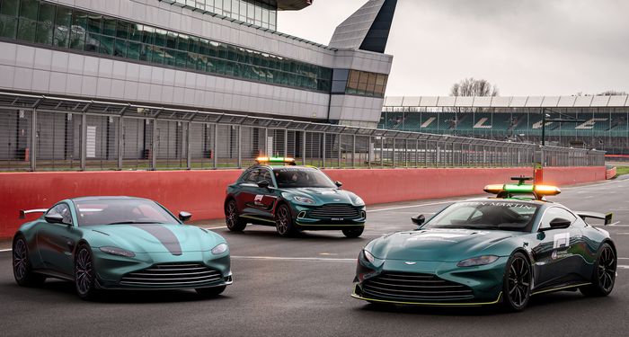 Aston Martin Vantage F1 Edition dengan Aston Martin Vantage Safety Car dan Aston Martin DBX Medical Car.