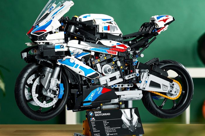 Tampilan OtoToys BMW M 1000 RR dari LEGO.