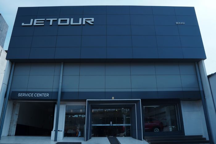 Produsen otomotif asal Tiongkok, Jetour, resmi membuka showroom terbarunya di Jl. Jenderal Sudirman No. 33a, Kayuringin Jaya, Kota Bekasi, Jawa Barat, 