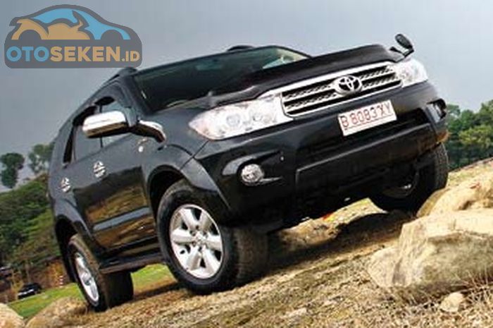 Spesifikasi dan kisaran harga Toyota Fortuner Diesel tahun 2009 seken.