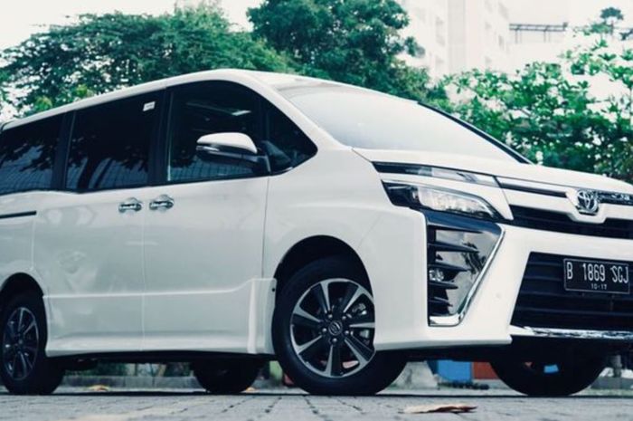 Harga Toyota Voxy Bekas tahun 2017