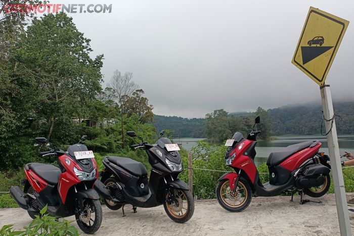 Yamaha Lexi LX 155 dengan mesin 155 cc VVA Blue Core generasi terbaru, sangat mudah melahap tanjakan menuju wisata di daratan tinggi Bandung