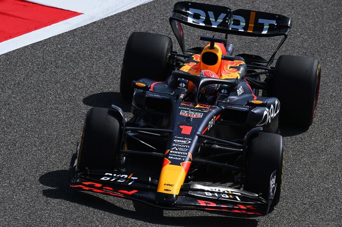 Pembalap tim Red Bull, Max Verstappen memimpin catatan waktu tes F1 2023 Bahrain hari pertama, Kamis (23/2)