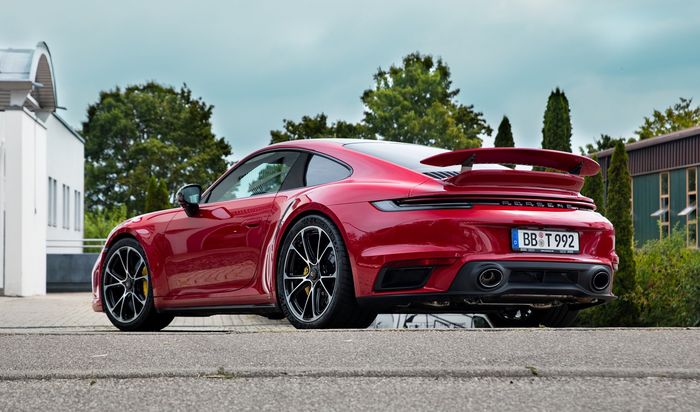 Tampilan belakang Porsche 911 Turbo S hasil garapan TechArt