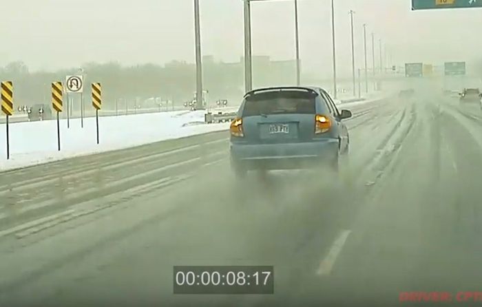 Ilustrasi rekaman dashcam mobil Tesla Model 3