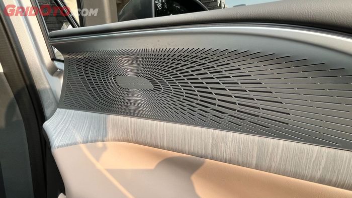 Desain speaker baru di Xpeng X9 Facelift.