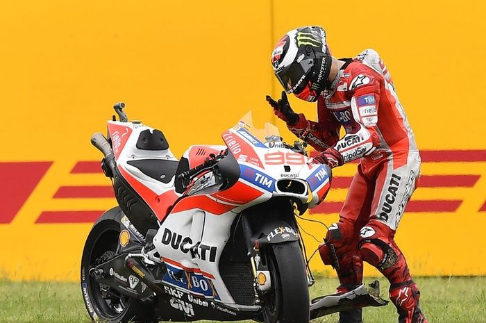 Jorge Lorenzo usai terjatuh di MotoGP Argentina 2017
