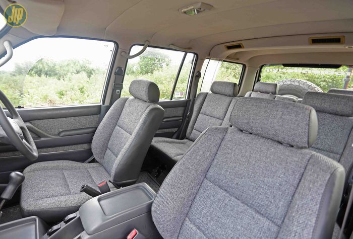 Ngga kalah keren, kondisi interior VX80 milik Bli Ratana ini masih full orisinil dengan kondisi yang istimewa. 