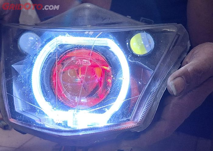 Mika headlamp KW bikin cahaya dan cut-off projie biled jadi buram