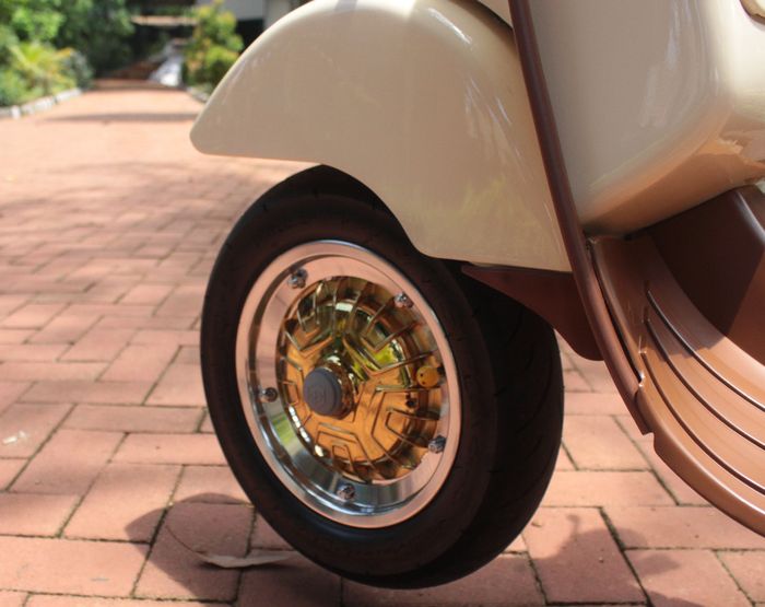 Vespa Corsa pakai pelek VRossi ring 10