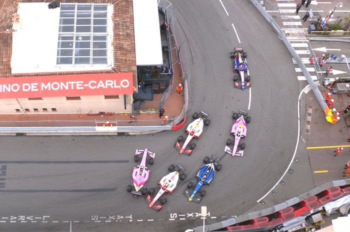 Kontak Mick Schumacher dan tatiana Calderon di race 1 F2 Monako hari Jumat